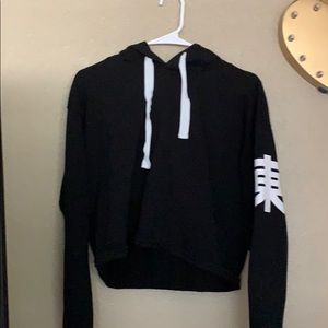 Black v-neck crop hoodie!
